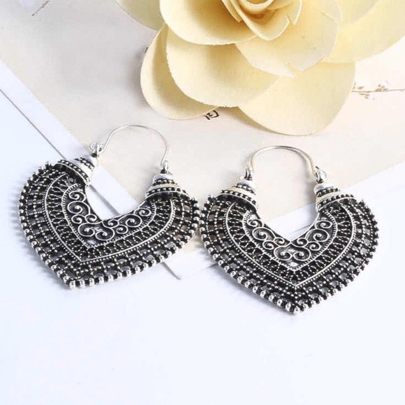 Antiqued Boho silver tone earrings - Picture 2 of 8